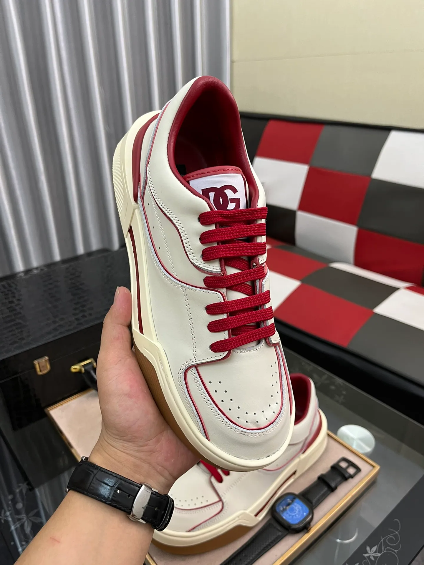 Men's shoes 💰480⌚️⌚️【DG～】Men's casual shoes are on sale simultaneously in 2022z cabinets 🔷Multiple colors🔜Handmade upper with graffiti fabric ➕Genuine leather lining, comfortable and breathable, sole: original comfortable handmade graffiti wear-resistant outsole, ⚠️real thing📱photography🎬the real thing is better. Code number 38-445⃣️Color optional